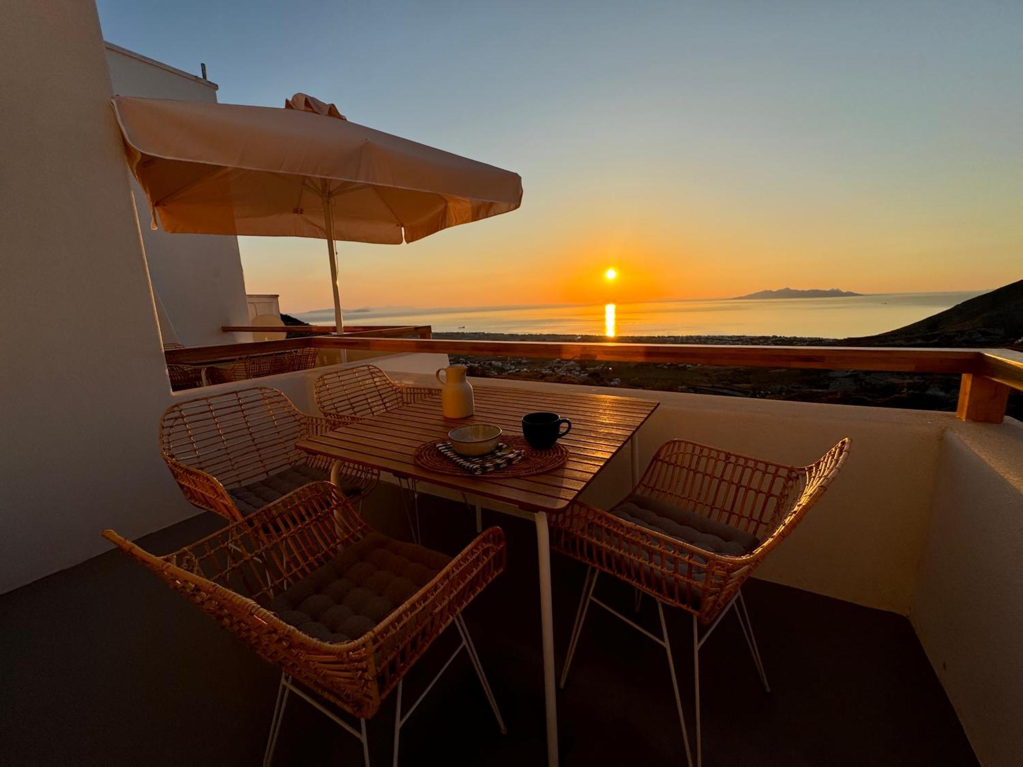 Ico Santorini Apartment Pyrgos Kallistis