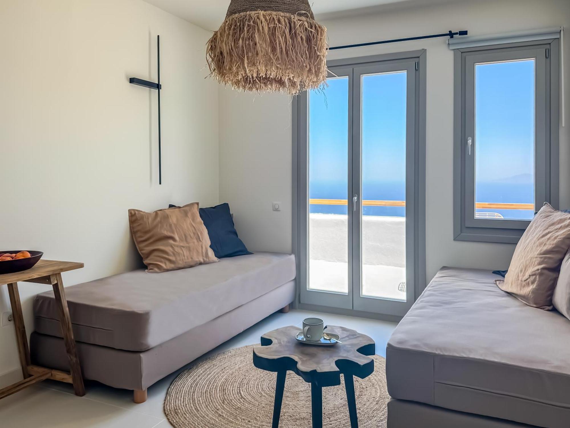 Ico Santorini * Pyrgos Kallistis